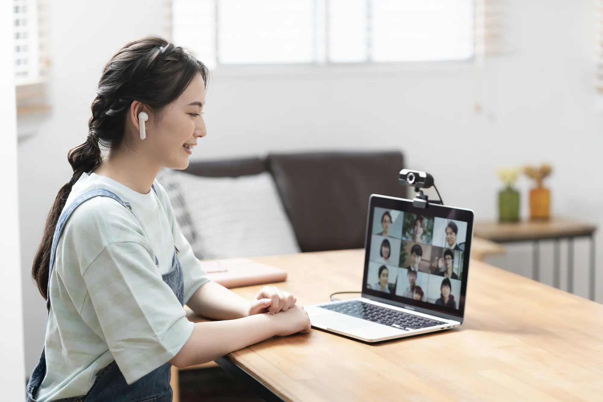 オンライン リモート Zoom が急増 Withコロナ時代のweb会議活用術 Freshvoice フレッシュボイス オンライン リモート Zoom が急増 Withコロナ時代のweb会議活用術 Freshvoice フレッシュボイス